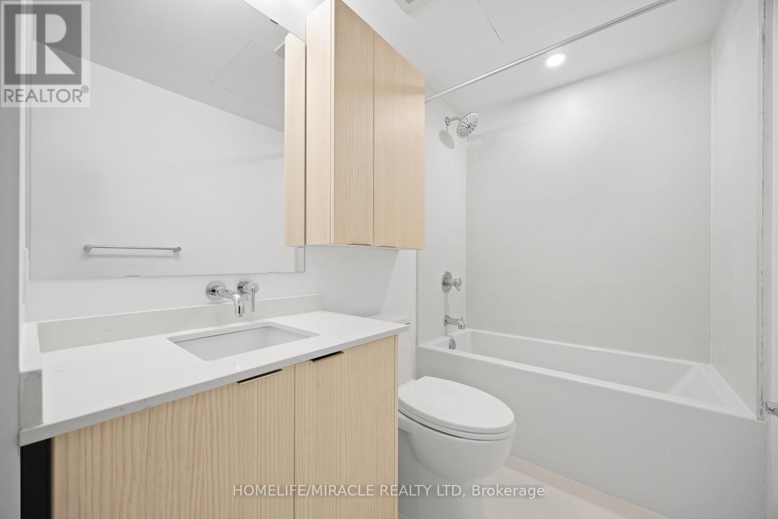 Photo 5 of 9 174 Clonmore Drive, Toronto ON