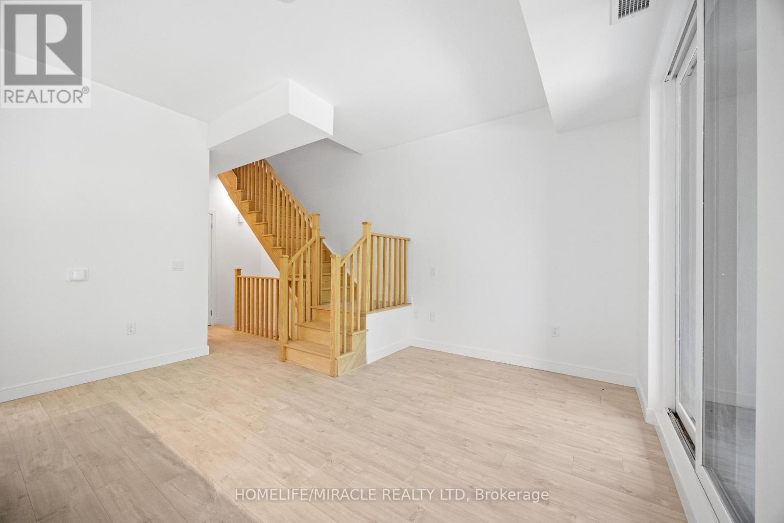 Photo 38 of 9 174 Clonmore Drive, Toronto ON