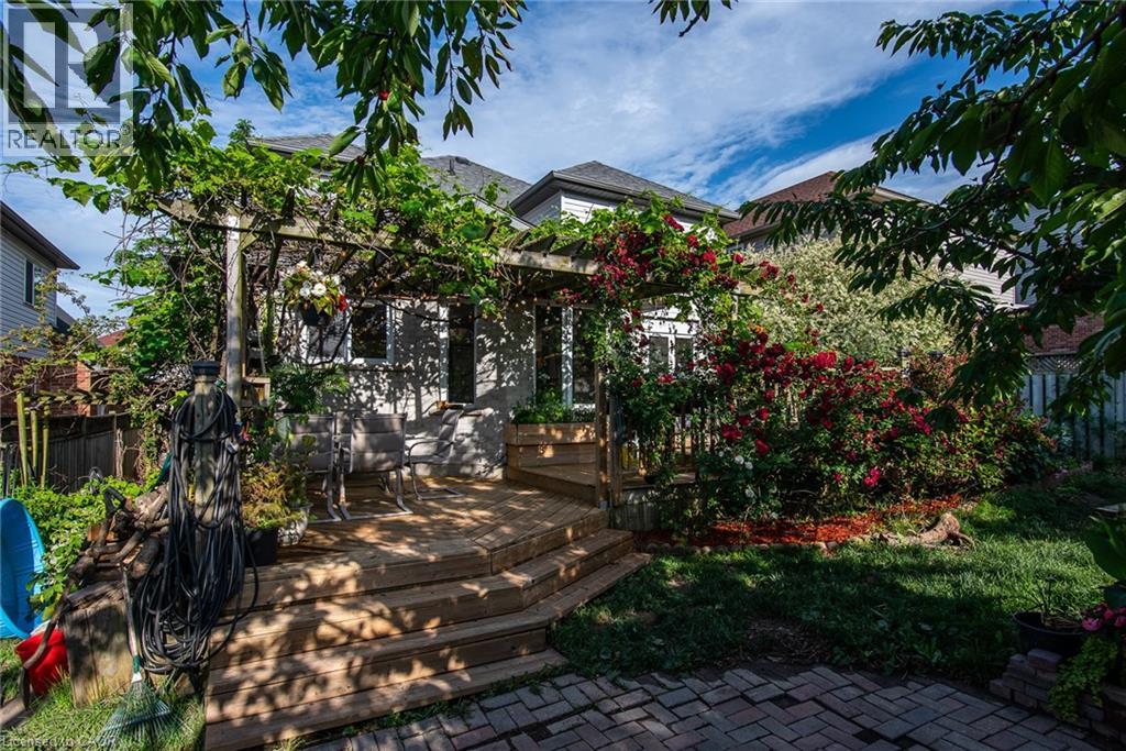 Photo 10 of 11 Apple Ridge Drive, Kitchener ON