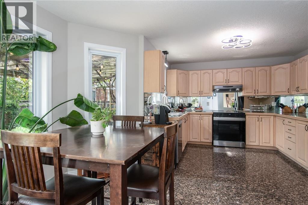 Photo 8 of 11 Apple Ridge Drive, Kitchener ON