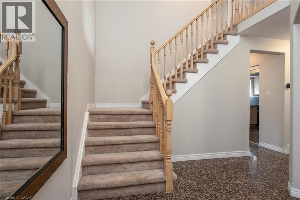 Photo 4 of 11 Apple Ridge Drive, Kitchener ON