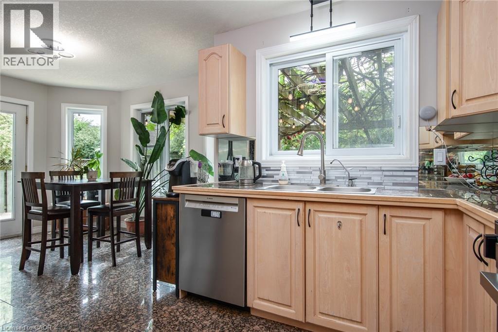 Photo 6 of 11 Apple Ridge Drive, Kitchener ON