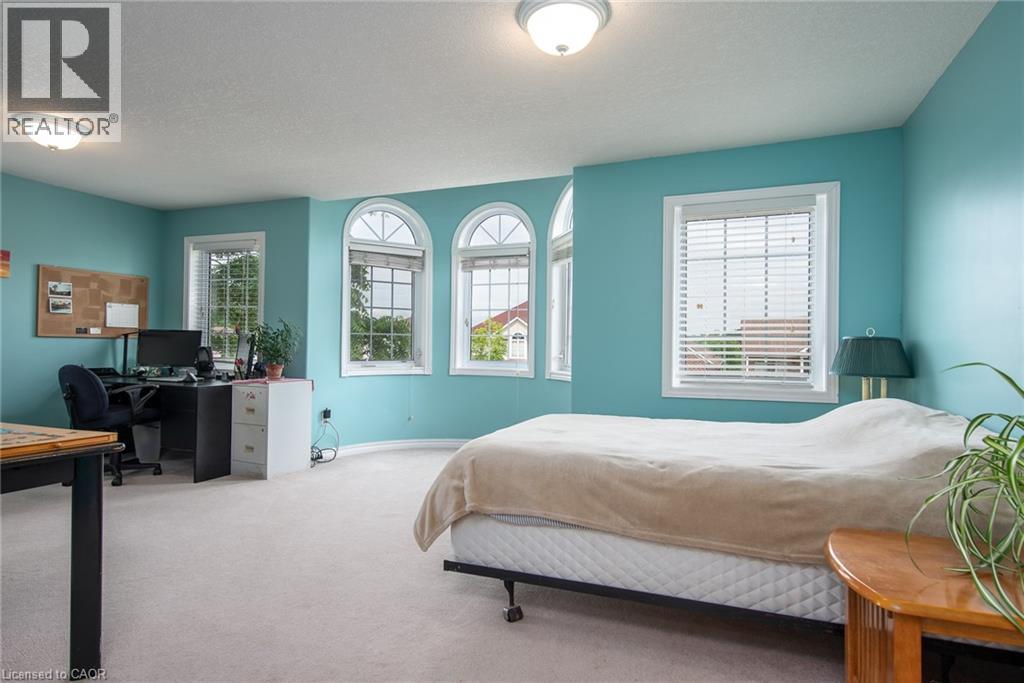 Photo 29 of 11 Apple Ridge Drive, Kitchener ON