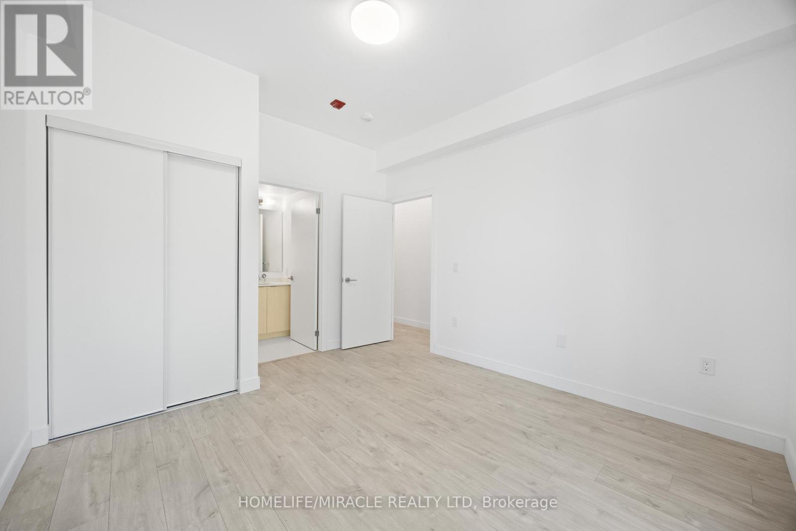 Photo 13 of 9 174 Clonmore Drive, Toronto ON