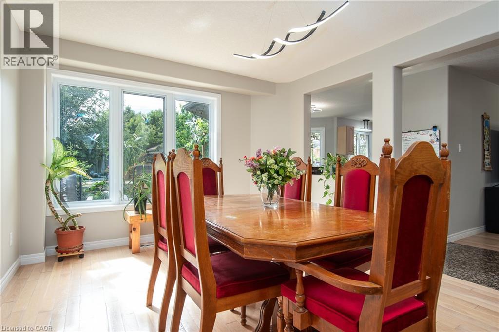 Photo 18 of 11 Apple Ridge Drive, Kitchener ON
