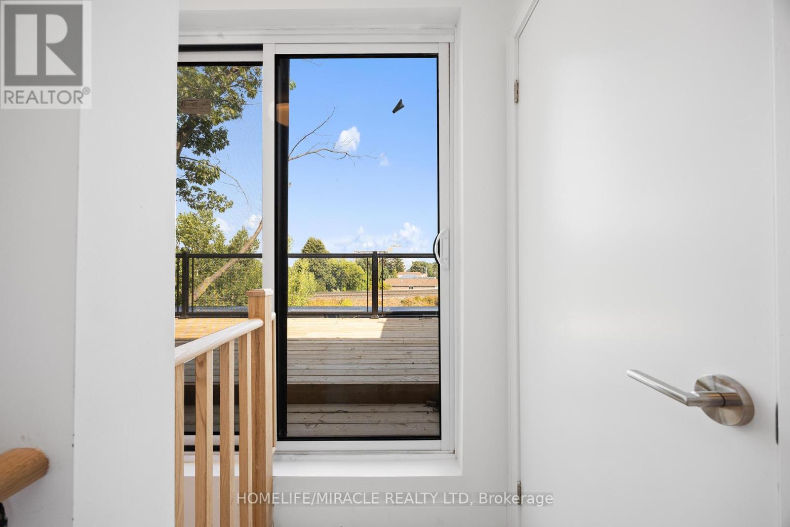 Photo 15 of 9 174 Clonmore Drive, Toronto ON