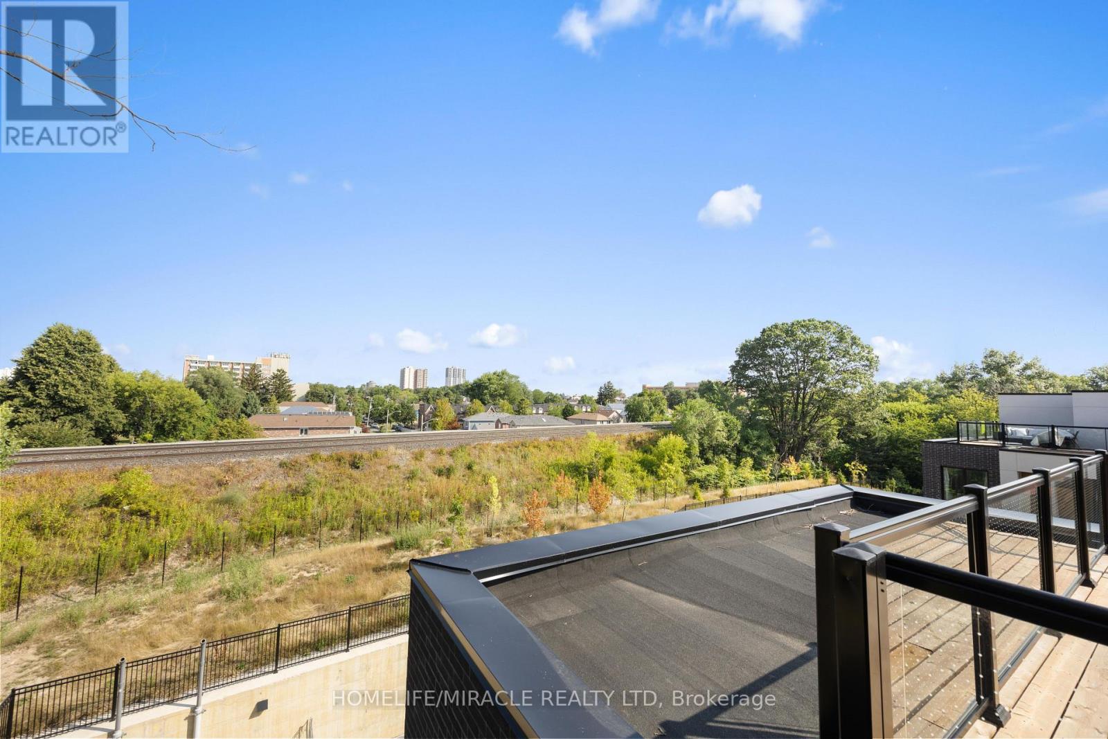 Photo 17 of 9 174 Clonmore Drive, Toronto ON