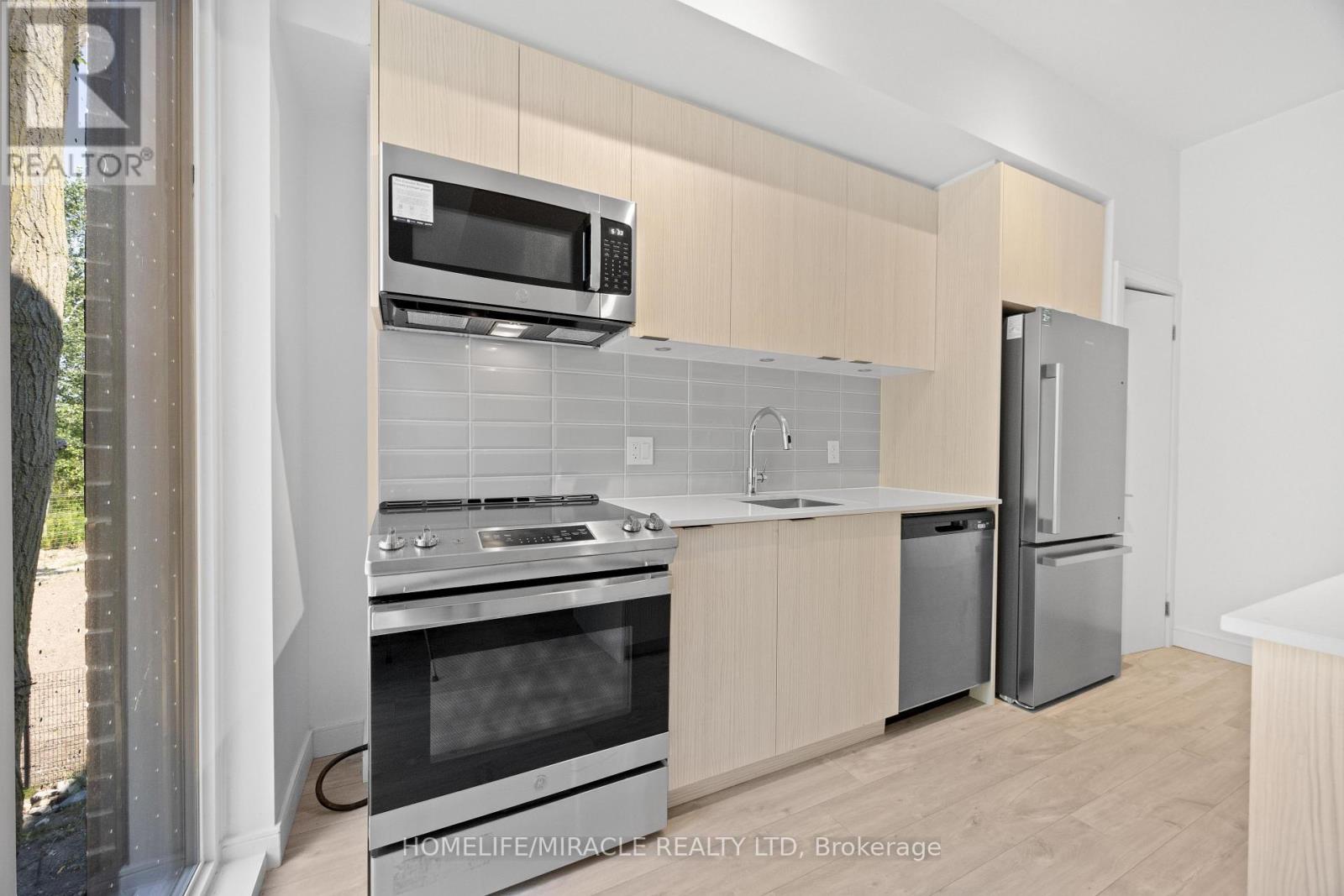 Photo 37 of 9 174 Clonmore Drive, Toronto ON