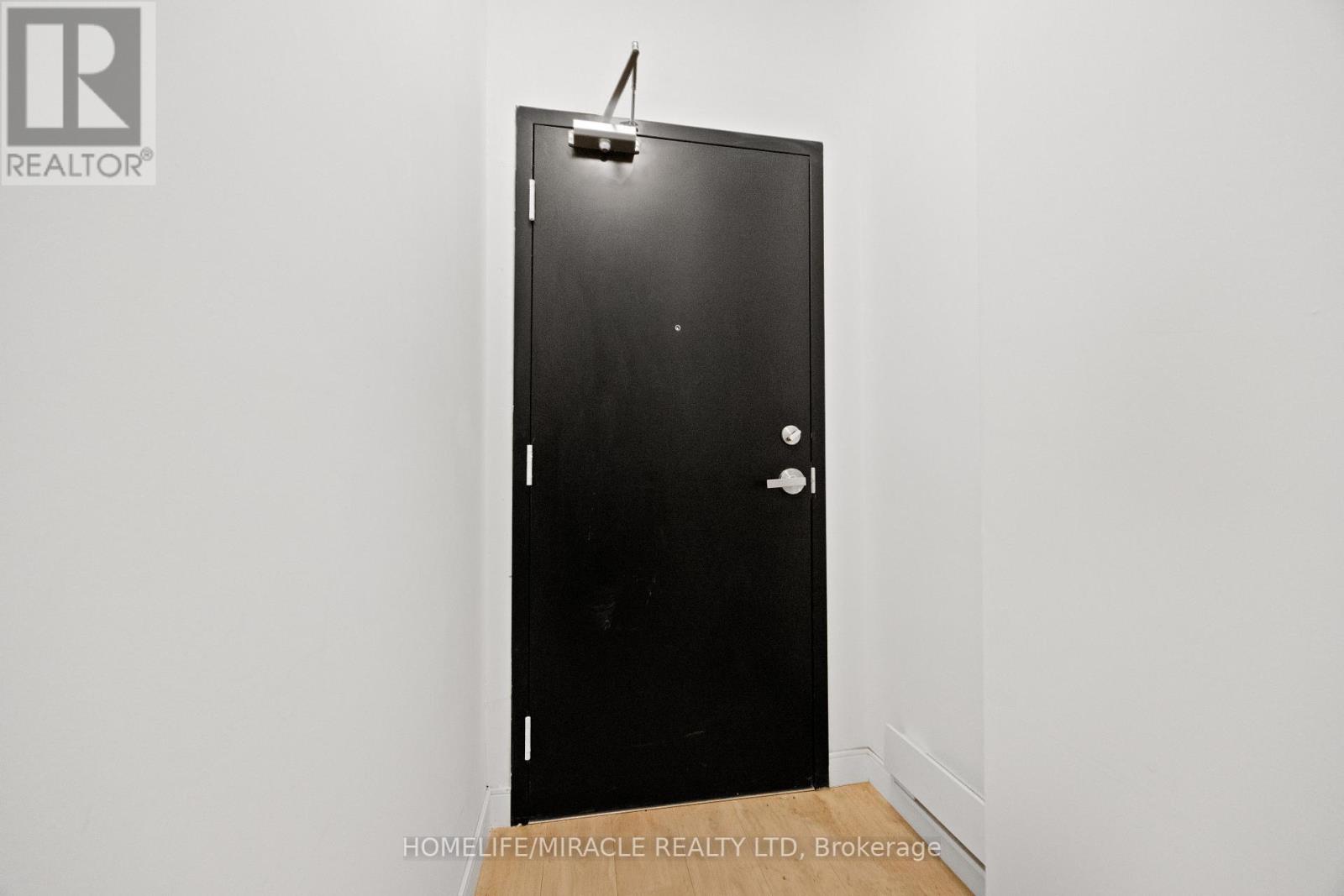 Photo 8 of 9 174 Clonmore Drive, Toronto ON