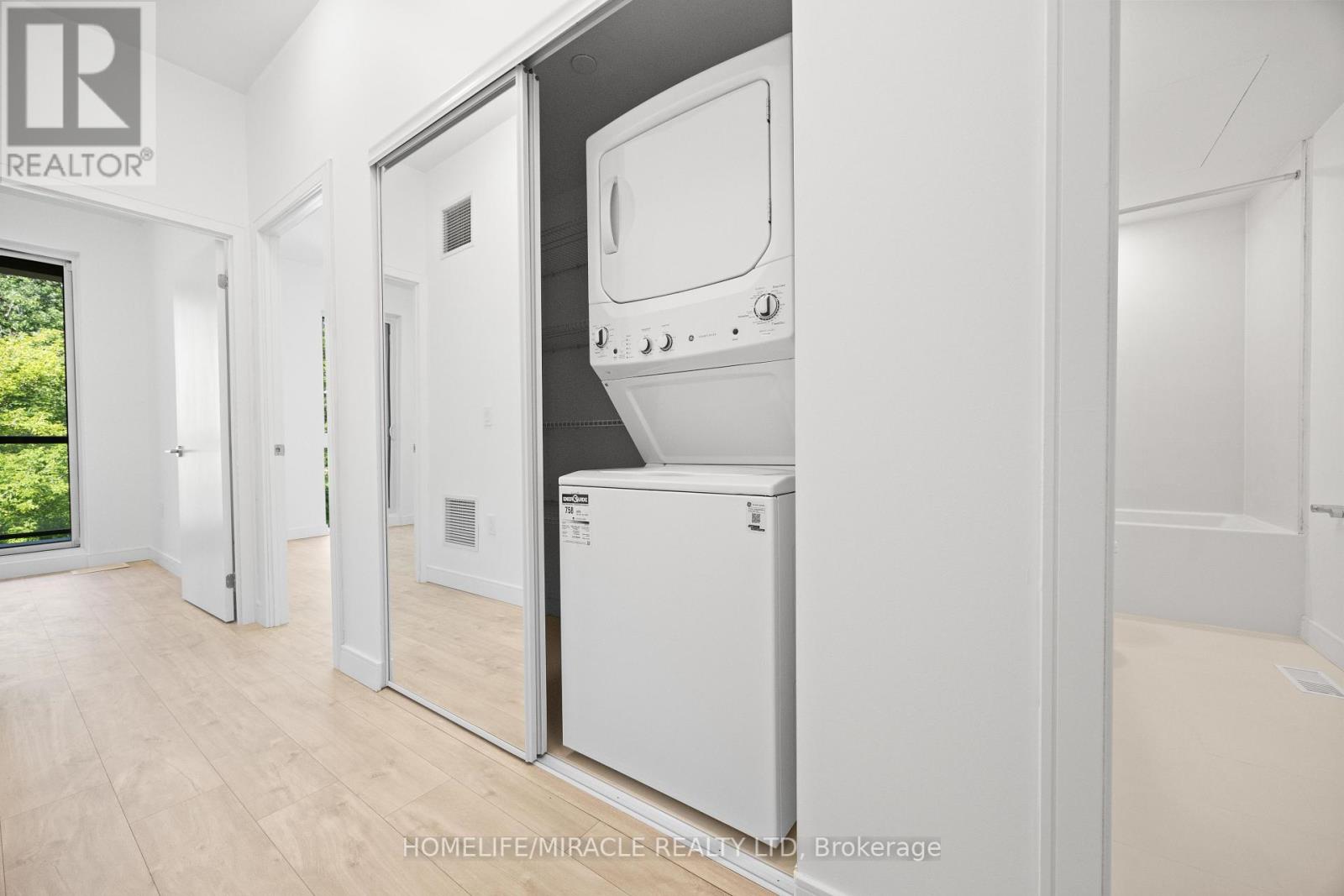 Photo 33 of 9 174 Clonmore Drive, Toronto ON