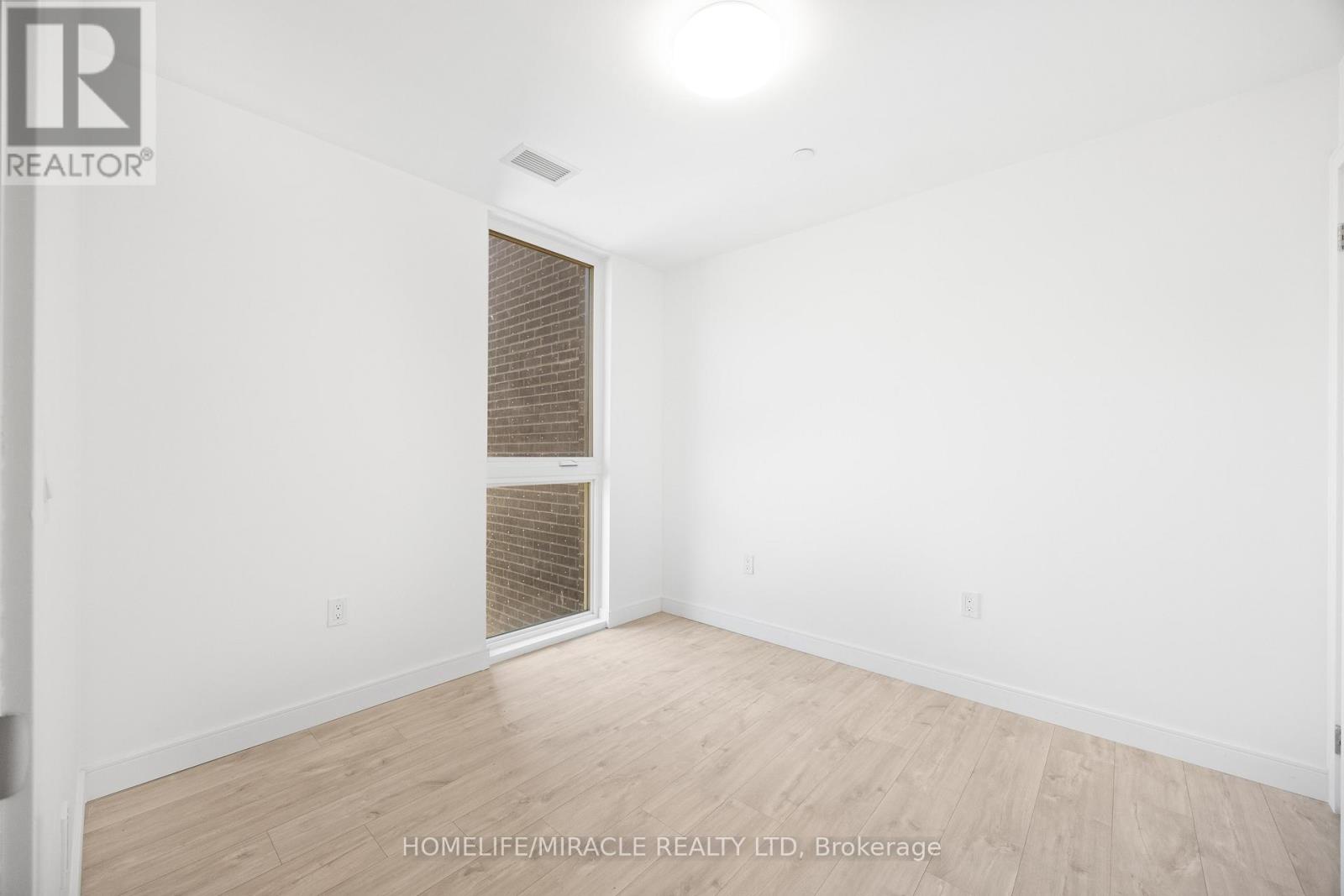 Photo 21 of 9 174 Clonmore Drive, Toronto ON