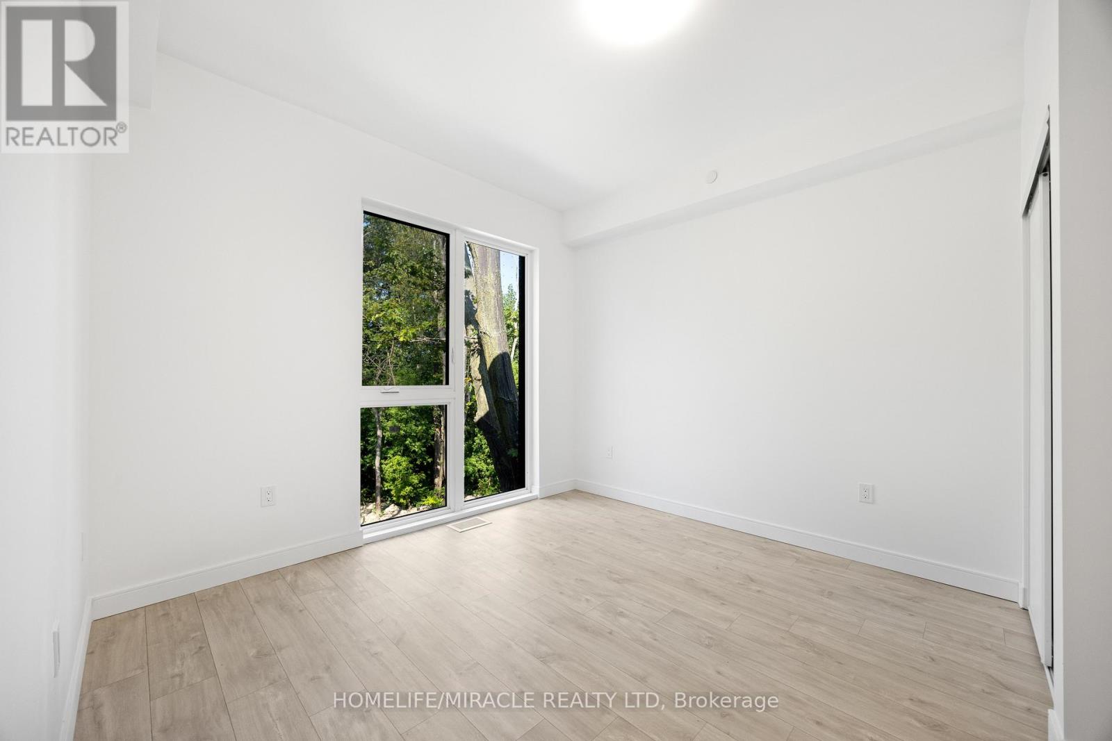 Photo 23 of 9 174 Clonmore Drive, Toronto ON
