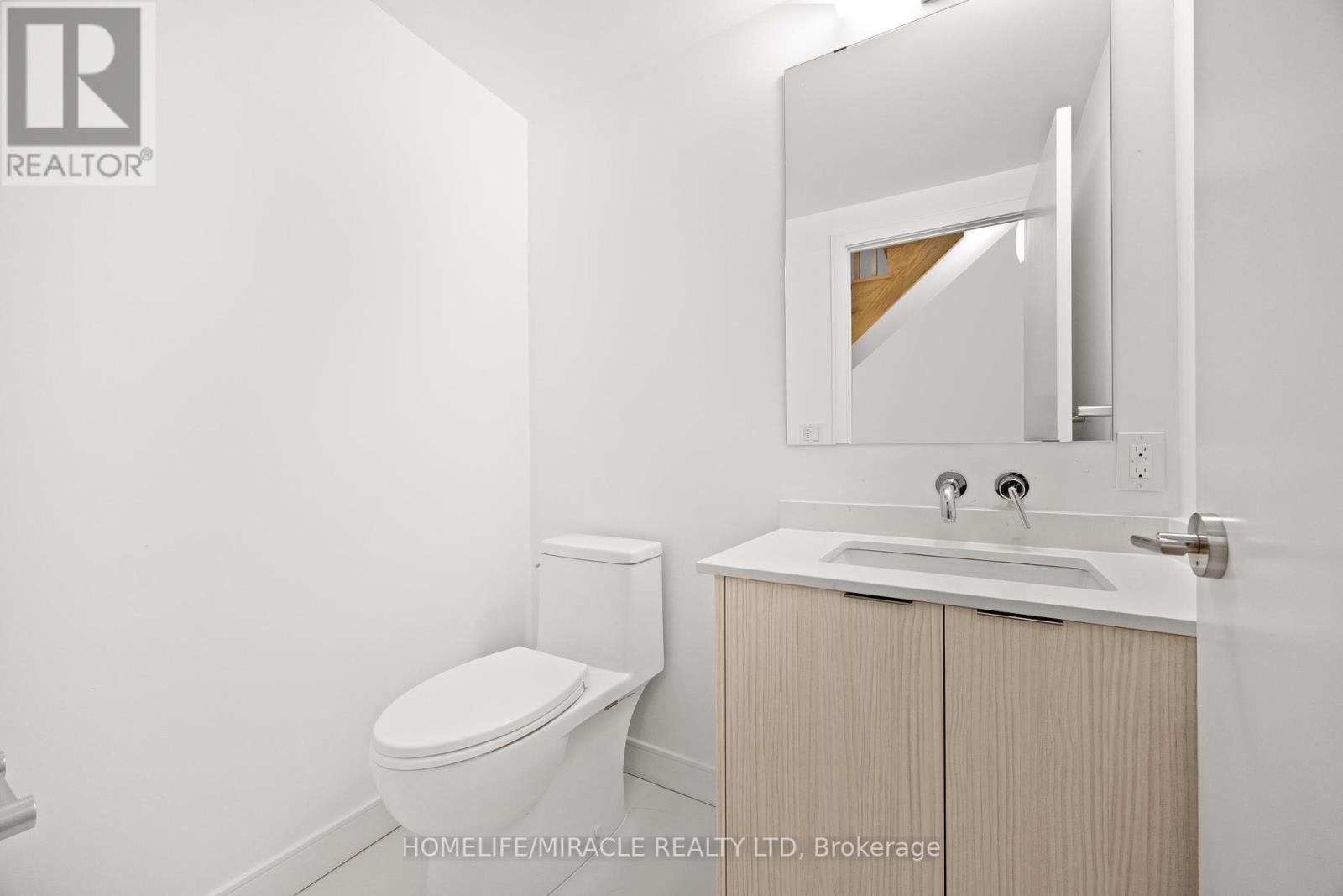 Photo 35 of 9 174 Clonmore Drive, Toronto ON