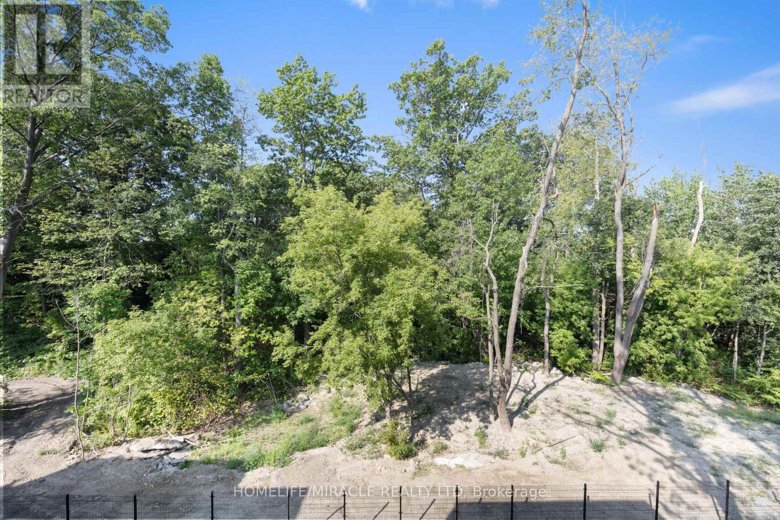 Photo 18 of 9 174 Clonmore Drive, Toronto ON