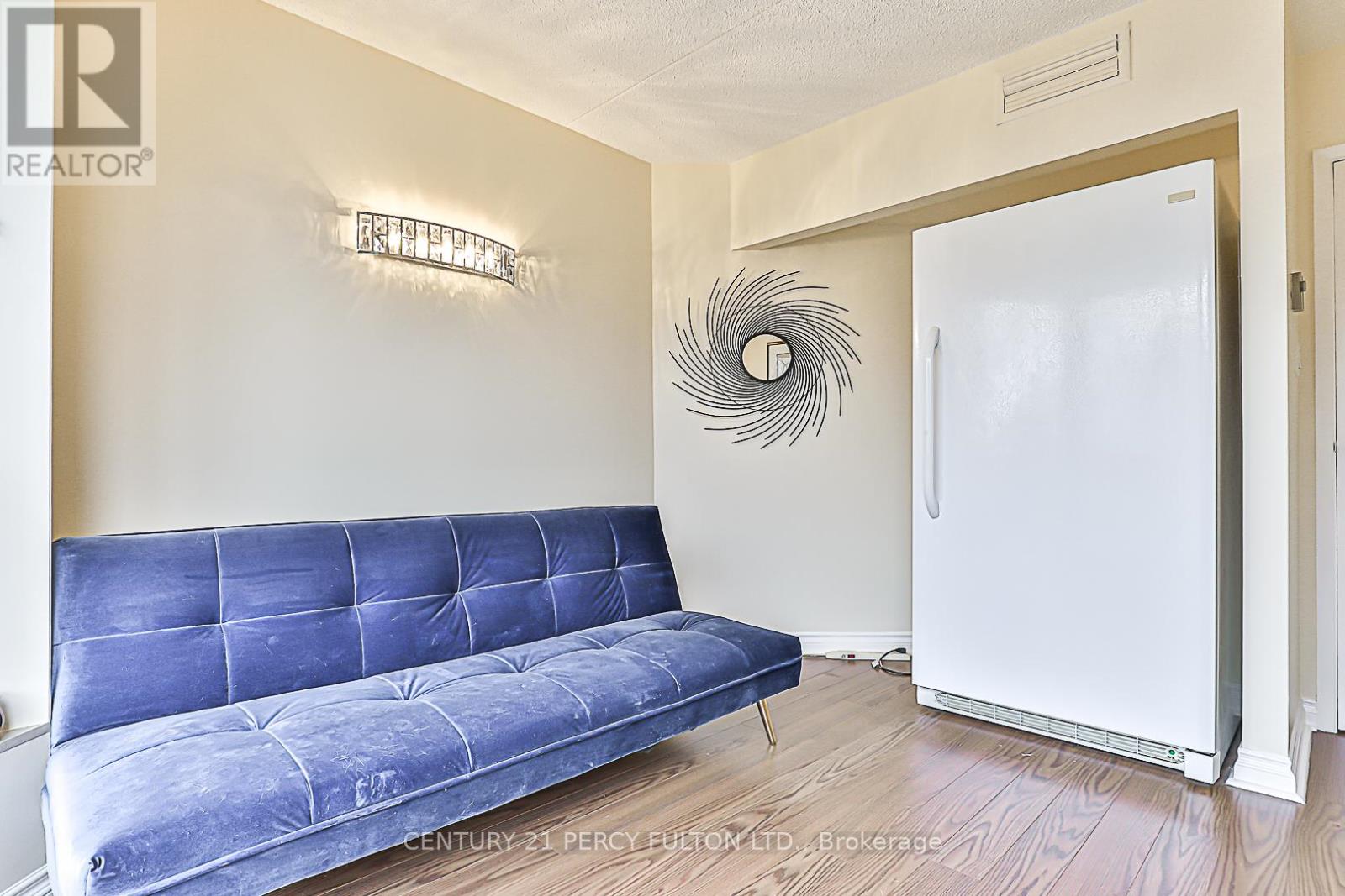 Photo 20 of 203 249 Major Mackenzie Drive E, Richmond Hill ON