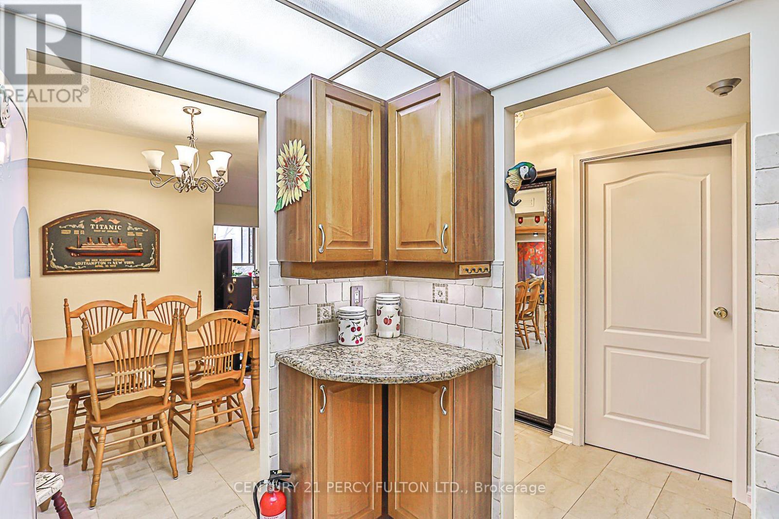 Photo 24 of 203 249 Major Mackenzie Drive E, Richmond Hill ON