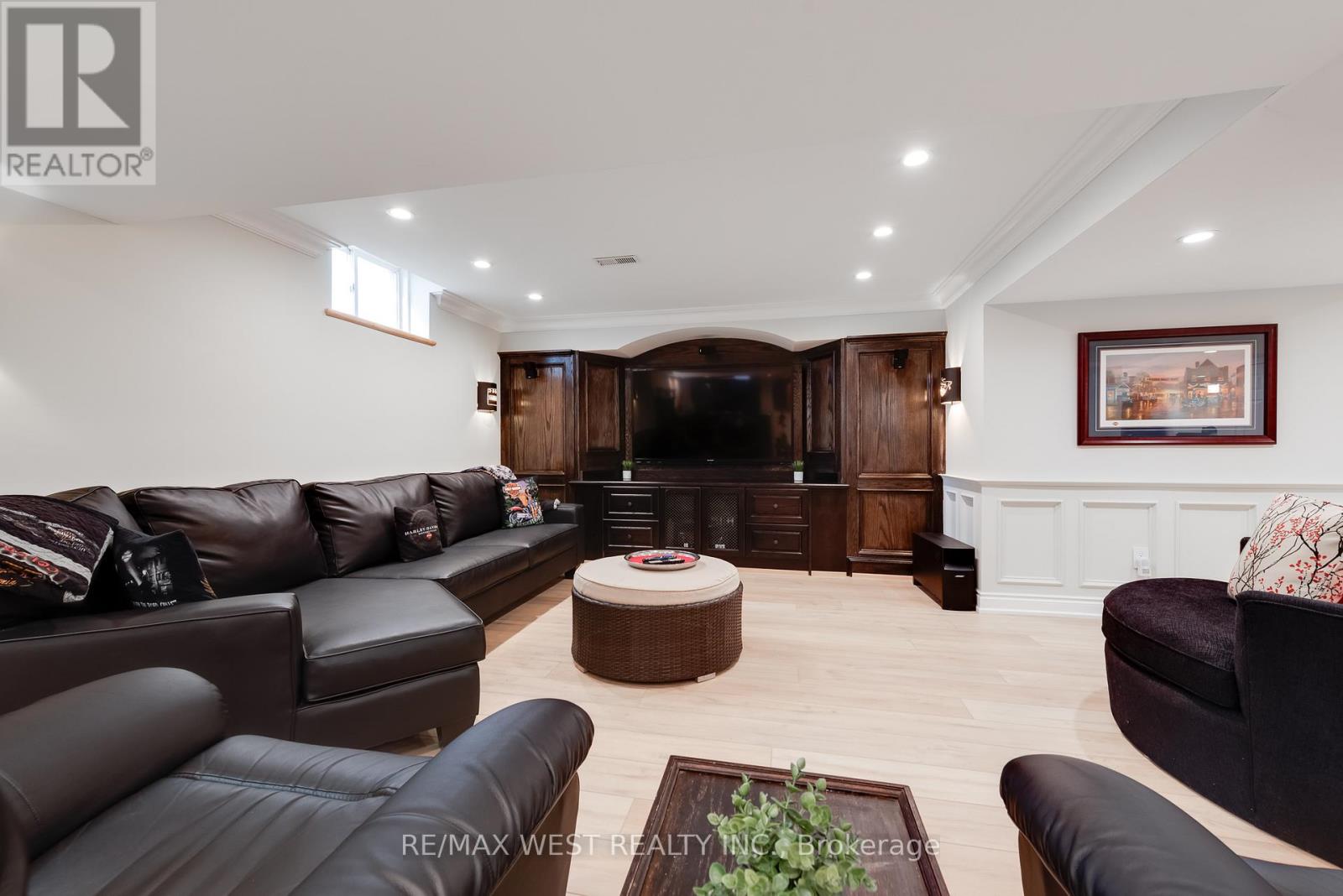 Photo 4 of 252 Main Street, Erin ON