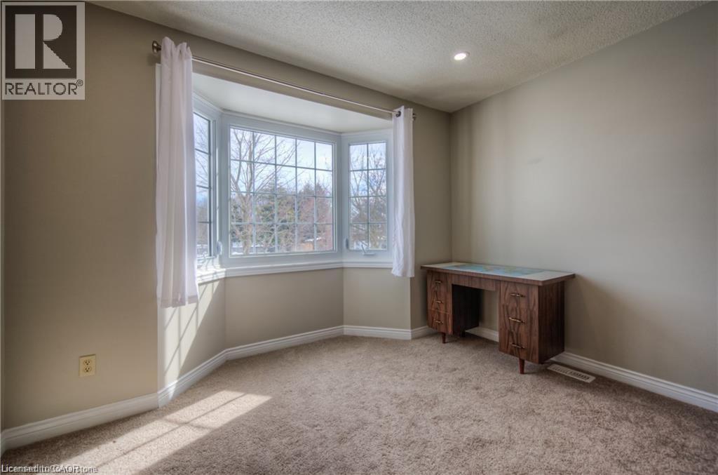 Photo 27 of 16 Beasley Crescent, Cambridge ON
