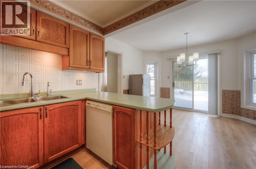 Photo 21 of 16 Beasley Crescent, Cambridge ON