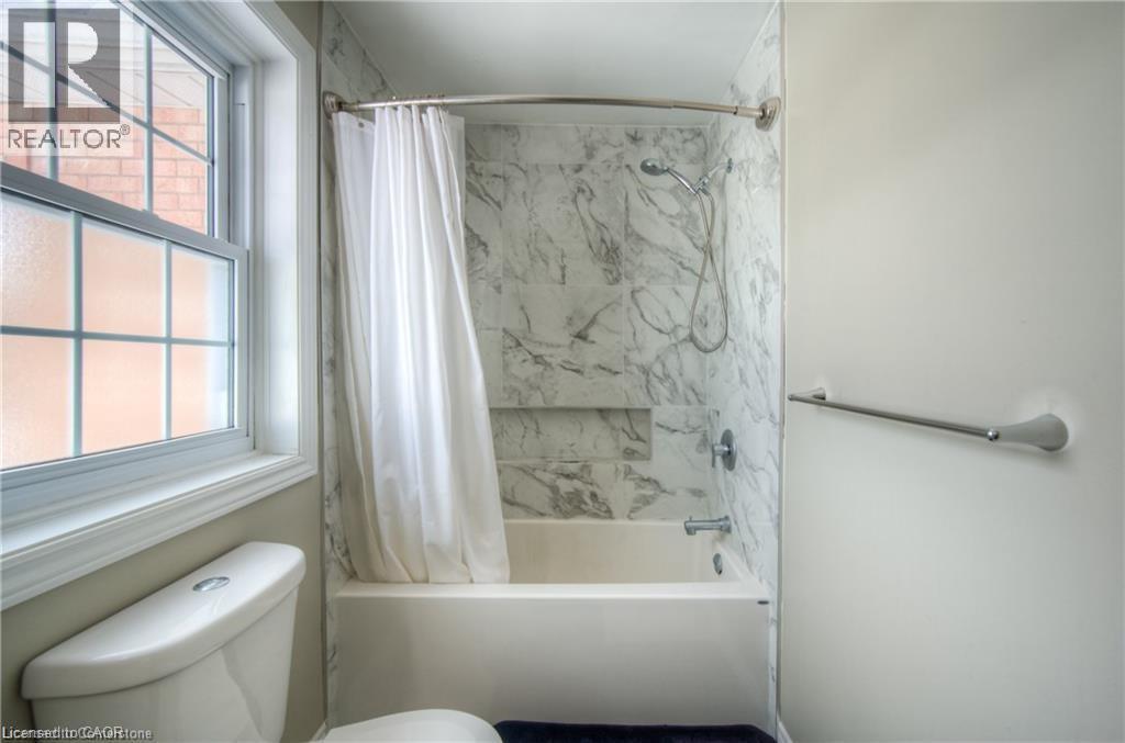 Photo 37 of 16 Beasley Crescent, Cambridge ON