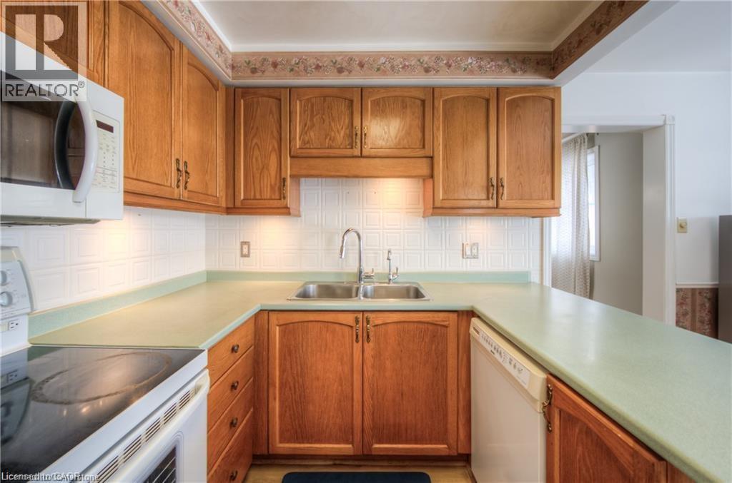 Photo 25 of 16 Beasley Crescent, Cambridge ON