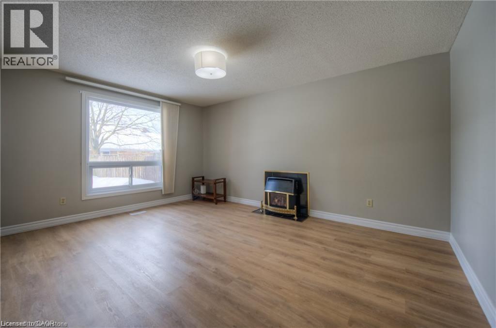 Photo 26 of 16 Beasley Crescent, Cambridge ON