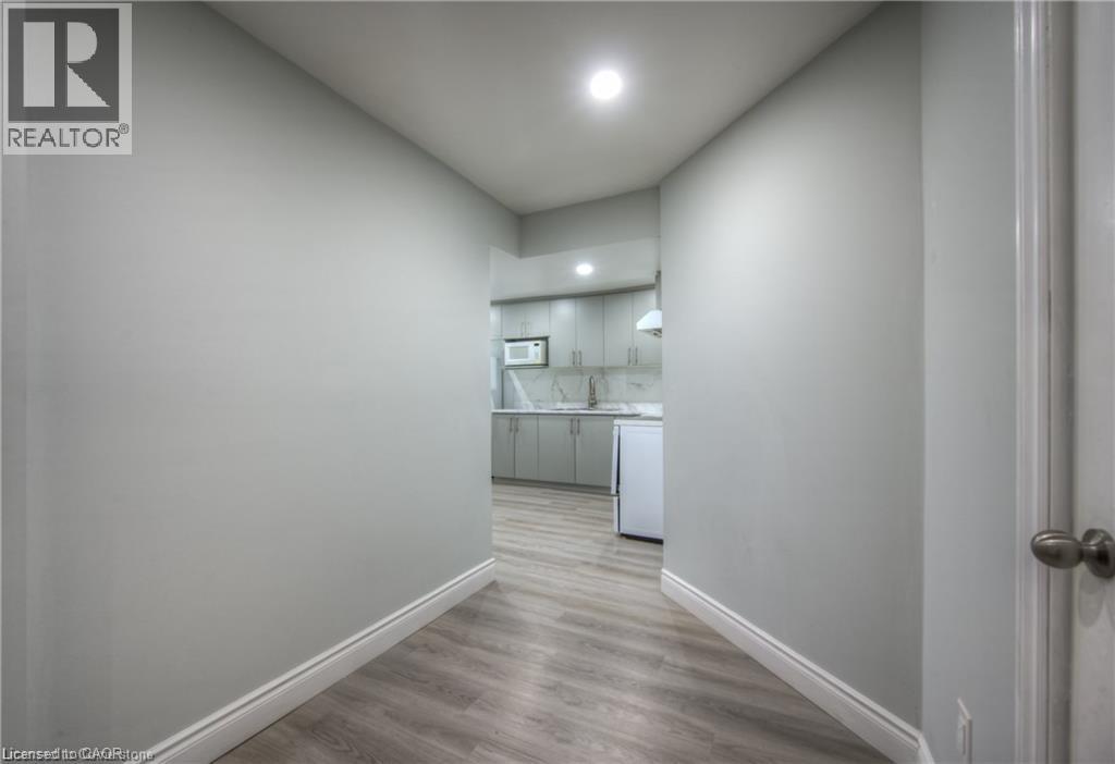 Photo 8 of 16 Beasley Crescent, Cambridge ON