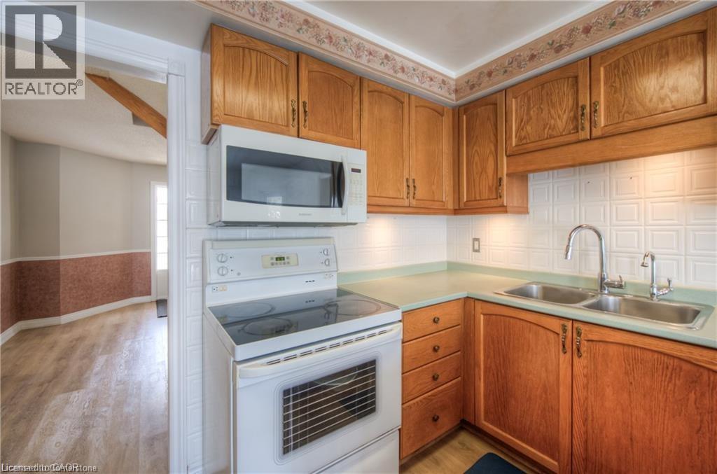 Photo 12 of 16 Beasley Crescent, Cambridge ON