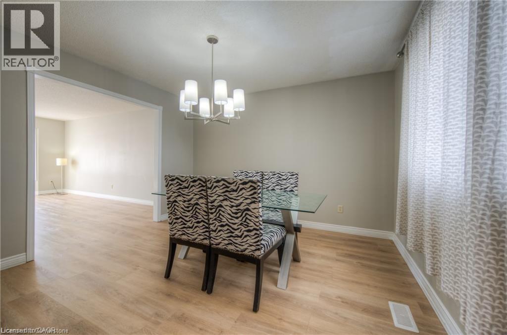 Photo 11 of 16 Beasley Crescent, Cambridge ON