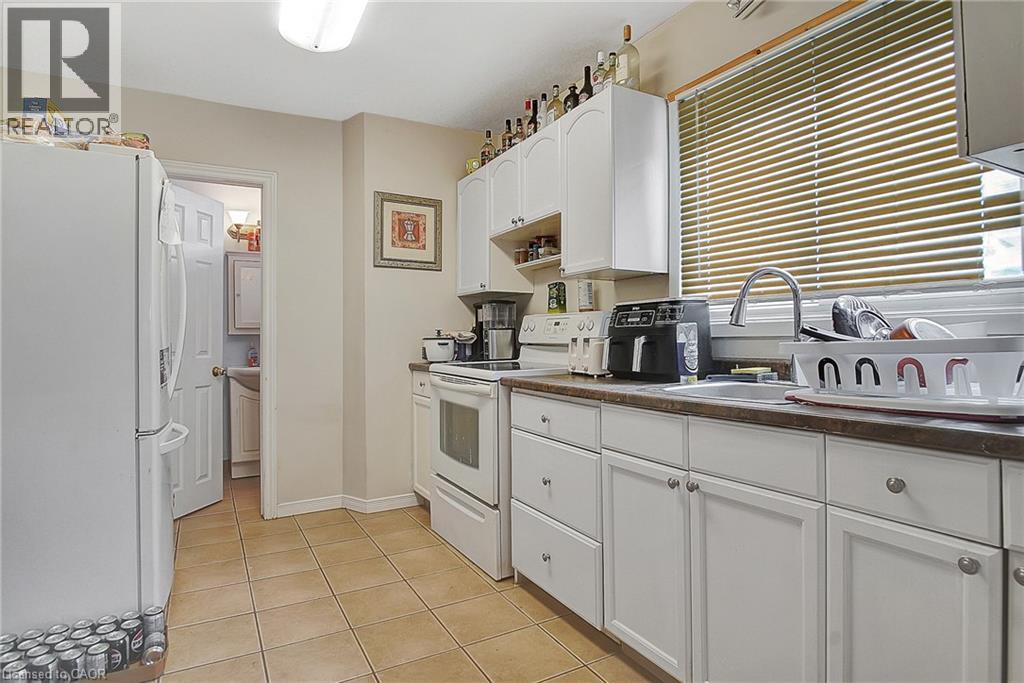 Photo 19 of 211 Dolph Street N, Cambridge ON