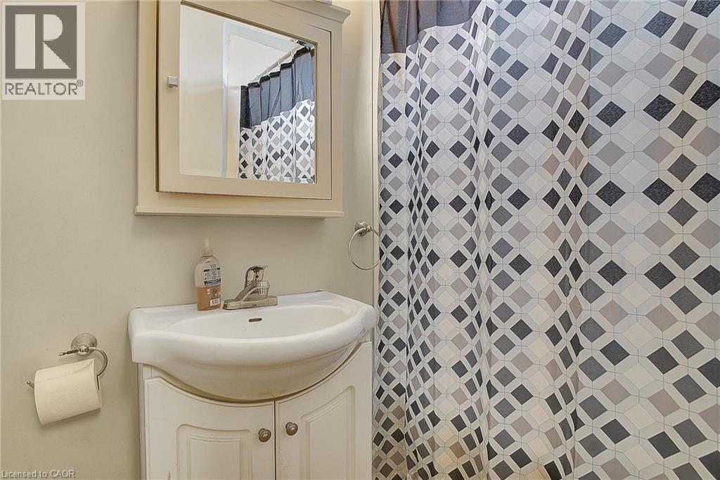 Photo 8 of 211 Dolph Street N, Cambridge ON