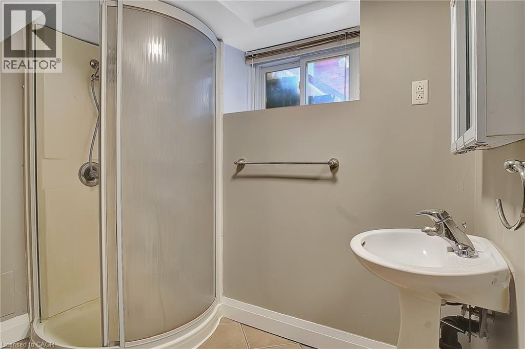 Photo 11 of 211 Dolph Street N, Cambridge ON