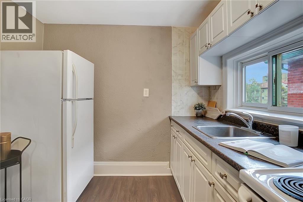 Photo 10 of 211 Dolph Street N, Cambridge ON