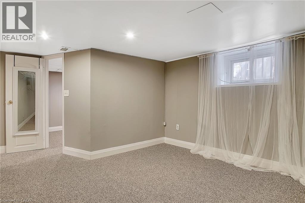 Photo 12 of 211 Dolph Street N, Cambridge ON