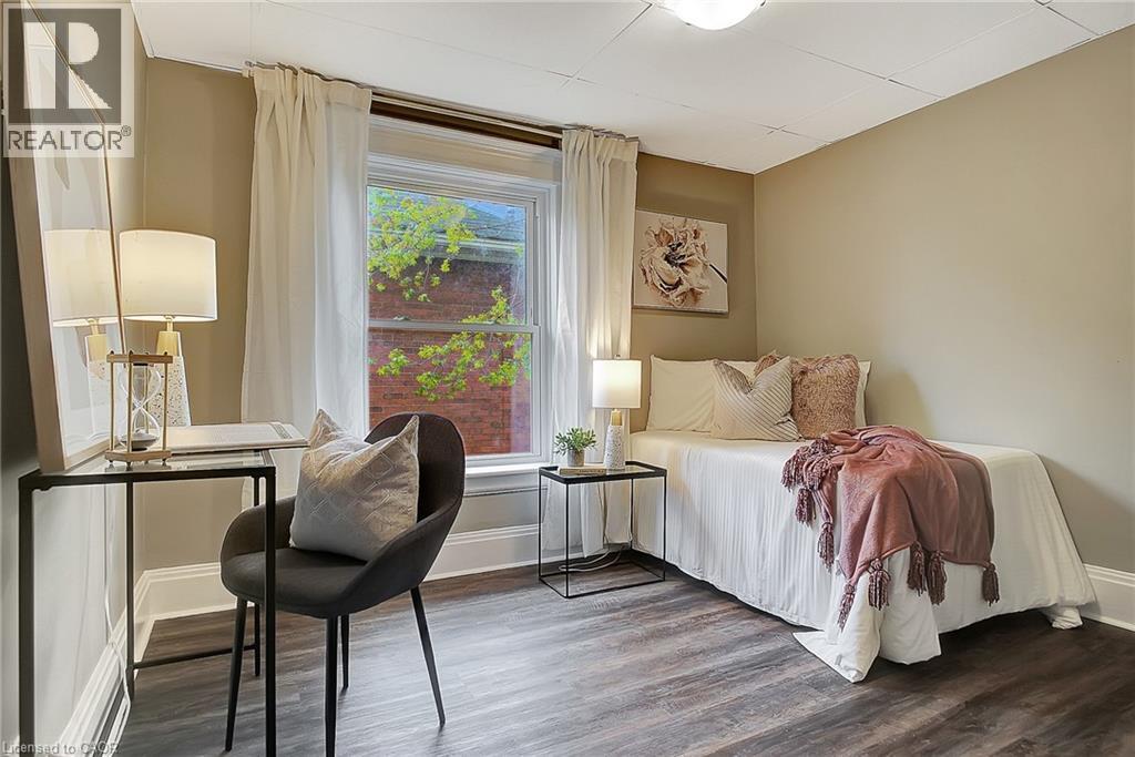 Photo 15 of 211 Dolph Street N, Cambridge ON