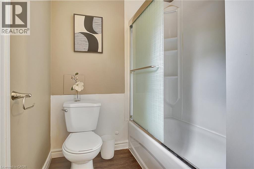 Photo 18 of 211 Dolph Street N, Cambridge ON
