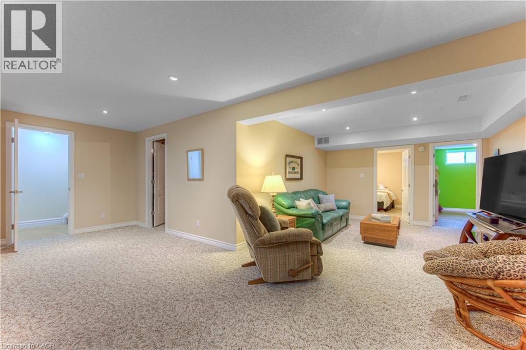 Photo 30 of 22 Orchard Way, New Hamburg ON