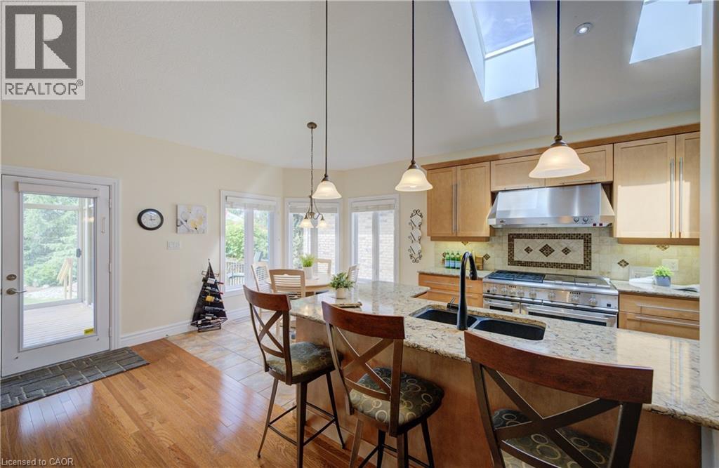 Photo 16 of 22 Orchard Way, New Hamburg ON