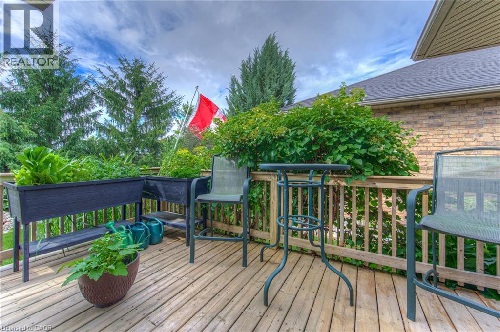 Photo 42 of 22 Orchard Way, New Hamburg ON