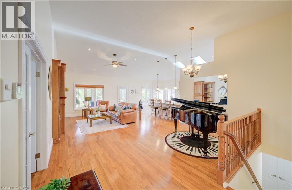 Photo 5 of 22 Orchard Way, New Hamburg ON