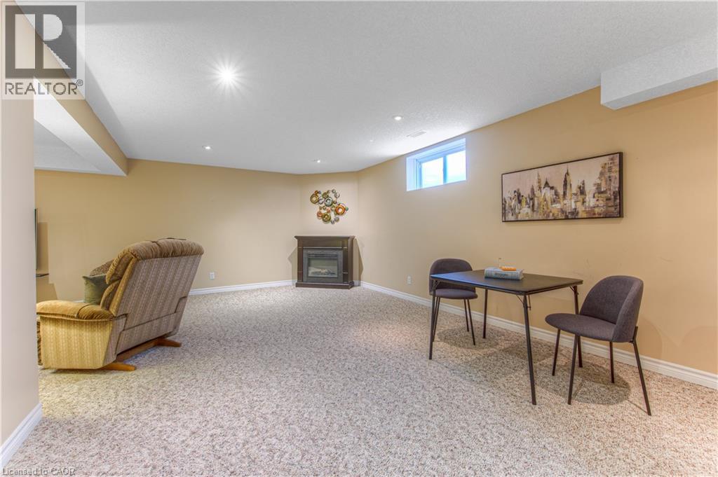 Photo 33 of 22 Orchard Way, New Hamburg ON
