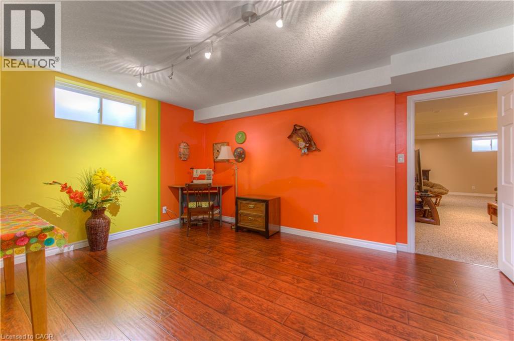 Photo 37 of 22 Orchard Way, New Hamburg ON