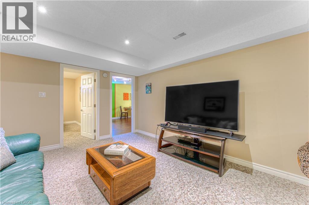 Photo 32 of 22 Orchard Way, New Hamburg ON
