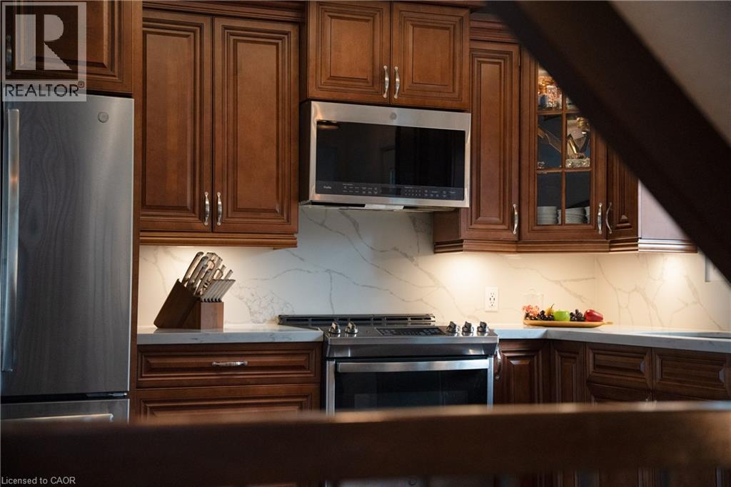 Photo 5 of 638 Franklin Boulevard, Cambridge ON