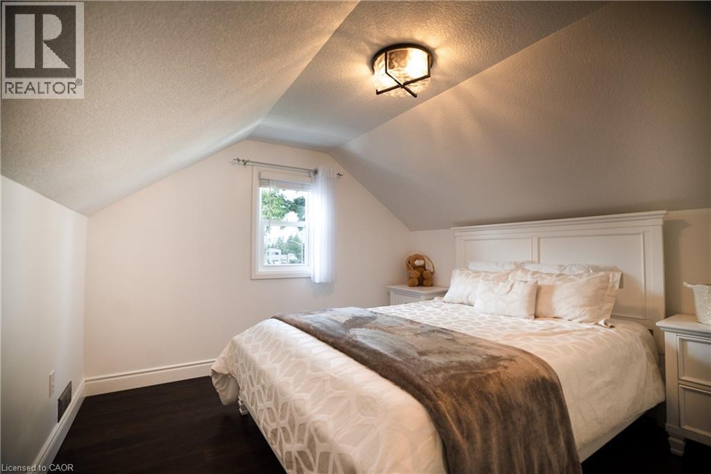 Photo 7 of 638 Franklin Boulevard, Cambridge ON