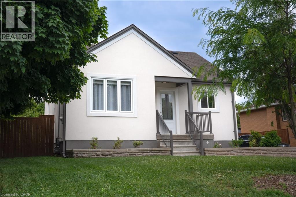 Photo 11 of 638 Franklin Boulevard, Cambridge ON