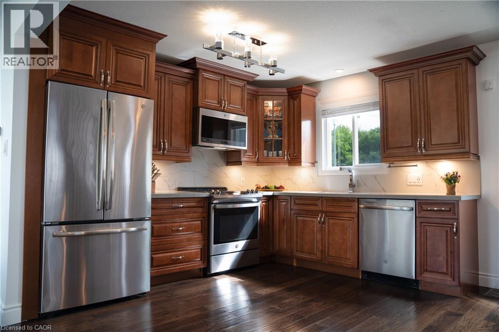Photo 19 of 638 Franklin Boulevard, Cambridge ON