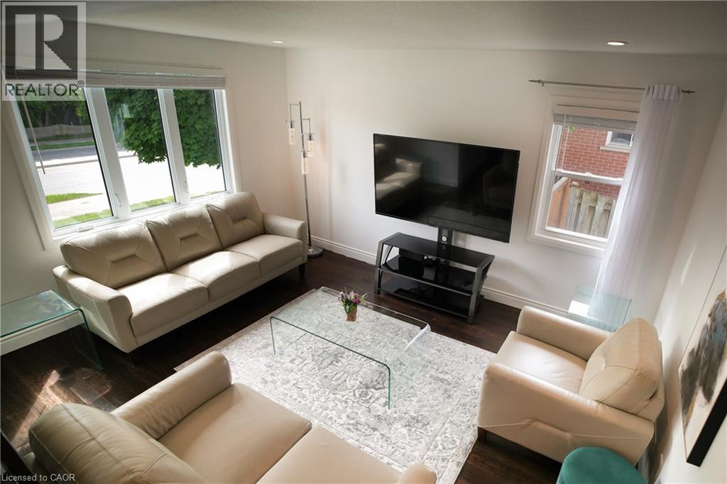 Photo 6 of 638 Franklin Boulevard, Cambridge ON