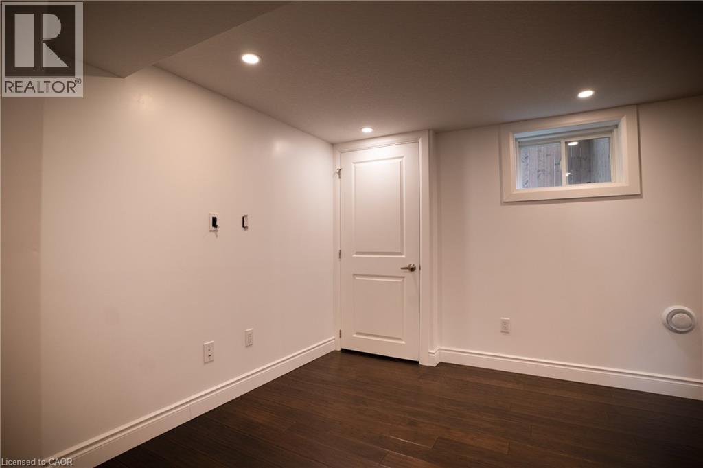 Photo 8 of 638 Franklin Boulevard, Cambridge ON