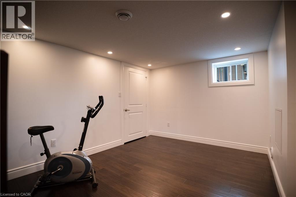 Photo 15 of 638 Franklin Boulevard, Cambridge ON